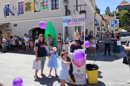 Kamnik obiskala bolna Karolina z družino  (11)